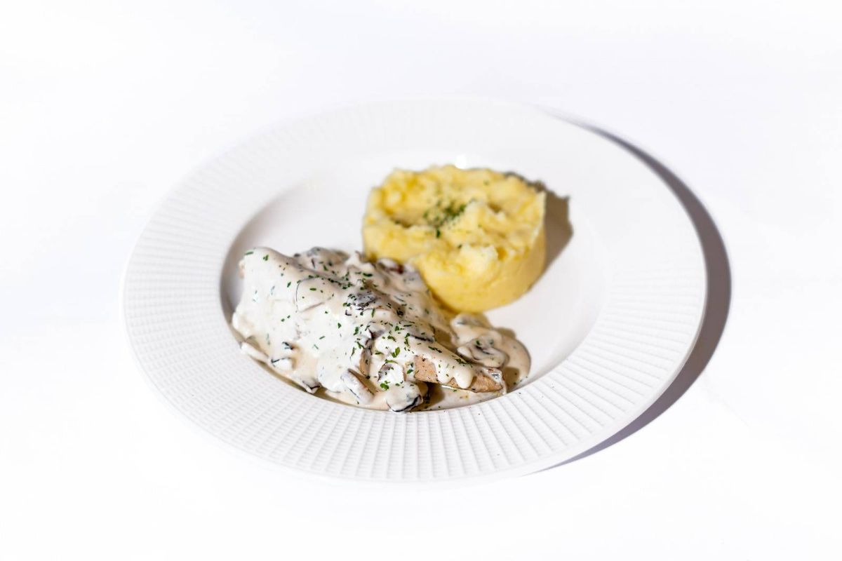 Piept de Pui cu Feta și Pesto